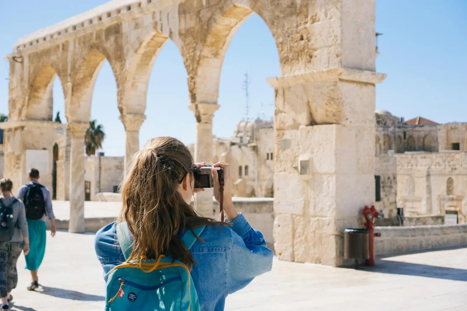 Travel Agent vs. DIY Trip Planning: Which is Better?